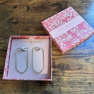 NWT Lucky Brand Hammered Goldtone Drop Earrings